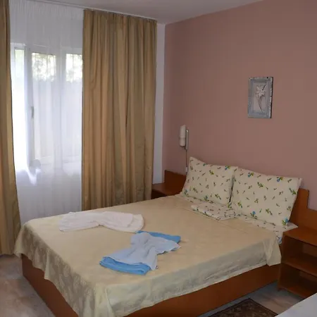 Pensiunea Calutul De Mare B&B 코스티네스티