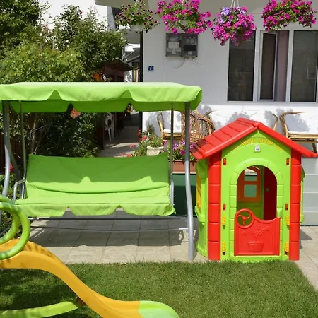 Bed & Breakfast Pensiunea Calutul De Mare *