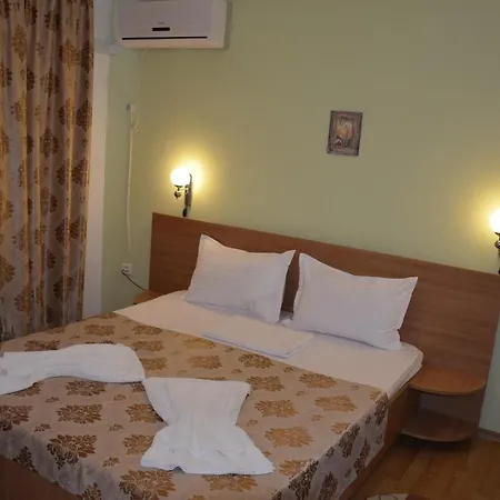 Pensiunea Calutul De Mare ベッド・アンド・ブレックファスト コスティネシュティ